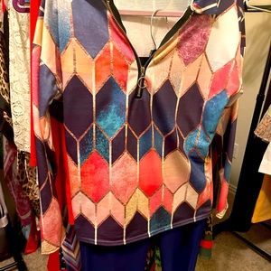 Women’s Large long sleeve top zips up, beautiful color s